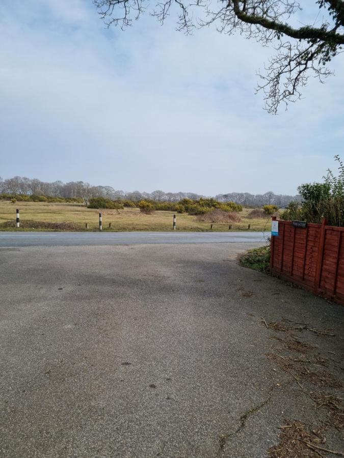 Lovely 2-Bedroom New Forest Apartment On A Farm New Milton Exterior foto